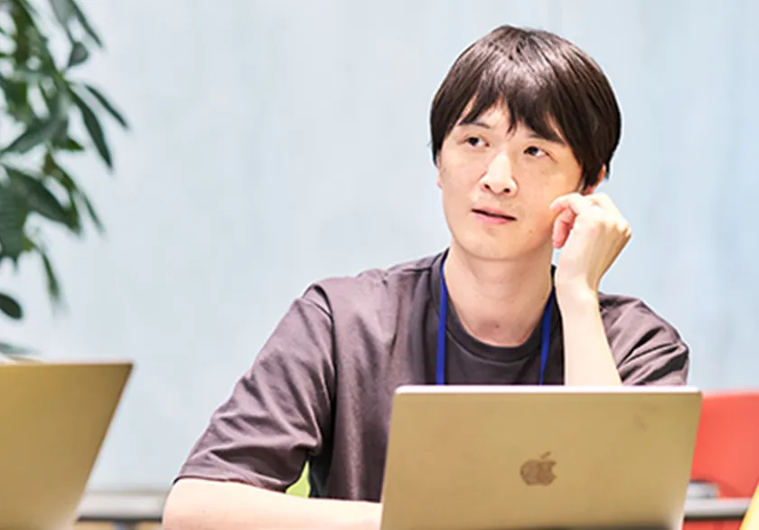 万谷 勇輝 氏