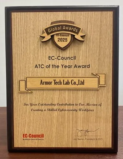 （写真左）株式会社Armor Tech Lab「ATC OF THE YEAR AWARD 2025」を受賞