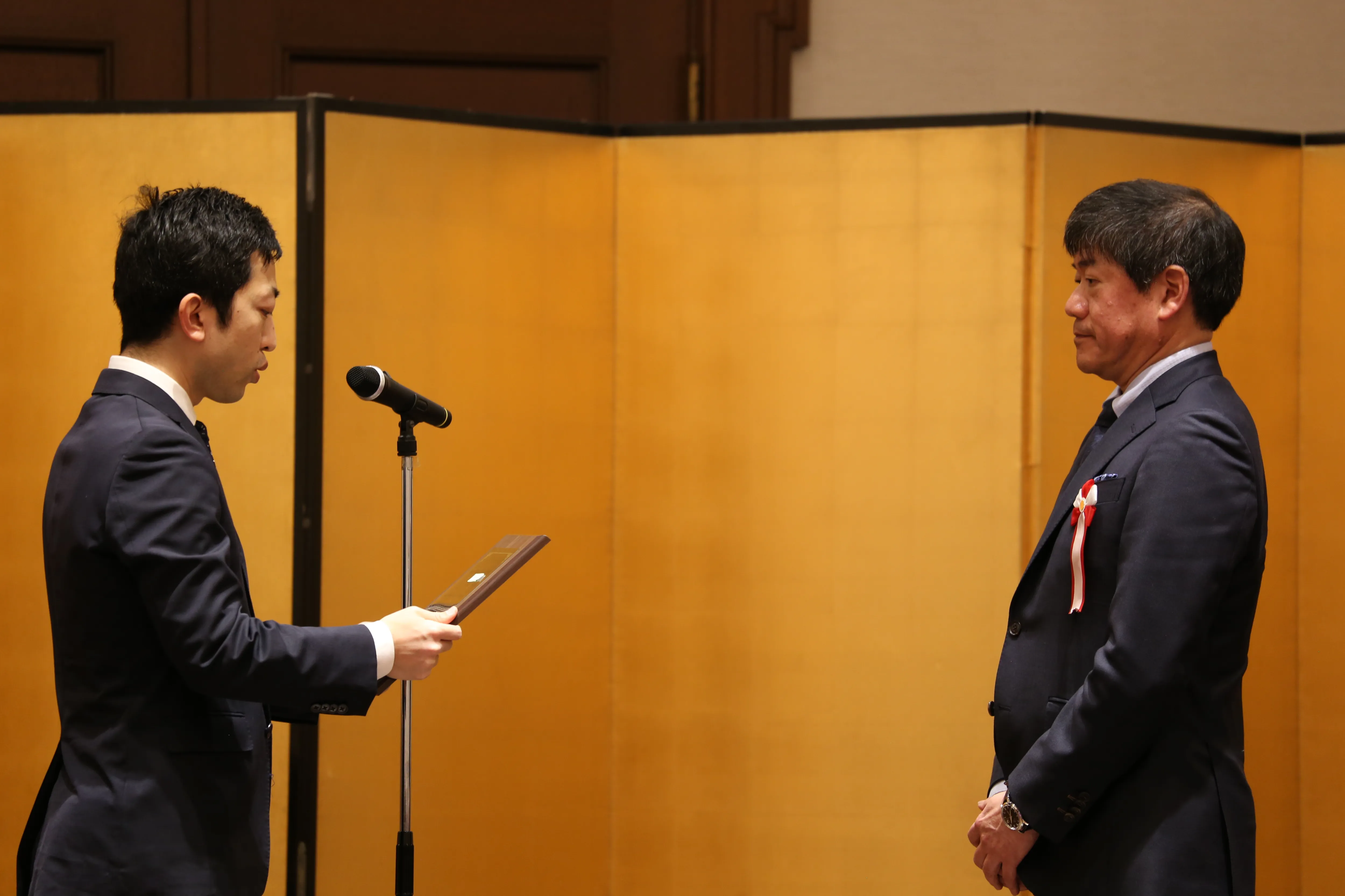 兵庫県公館で行われた表彰式の模様