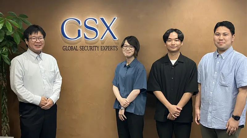 （左から、インターンシップ担当講師、インターンシップ参加学生）